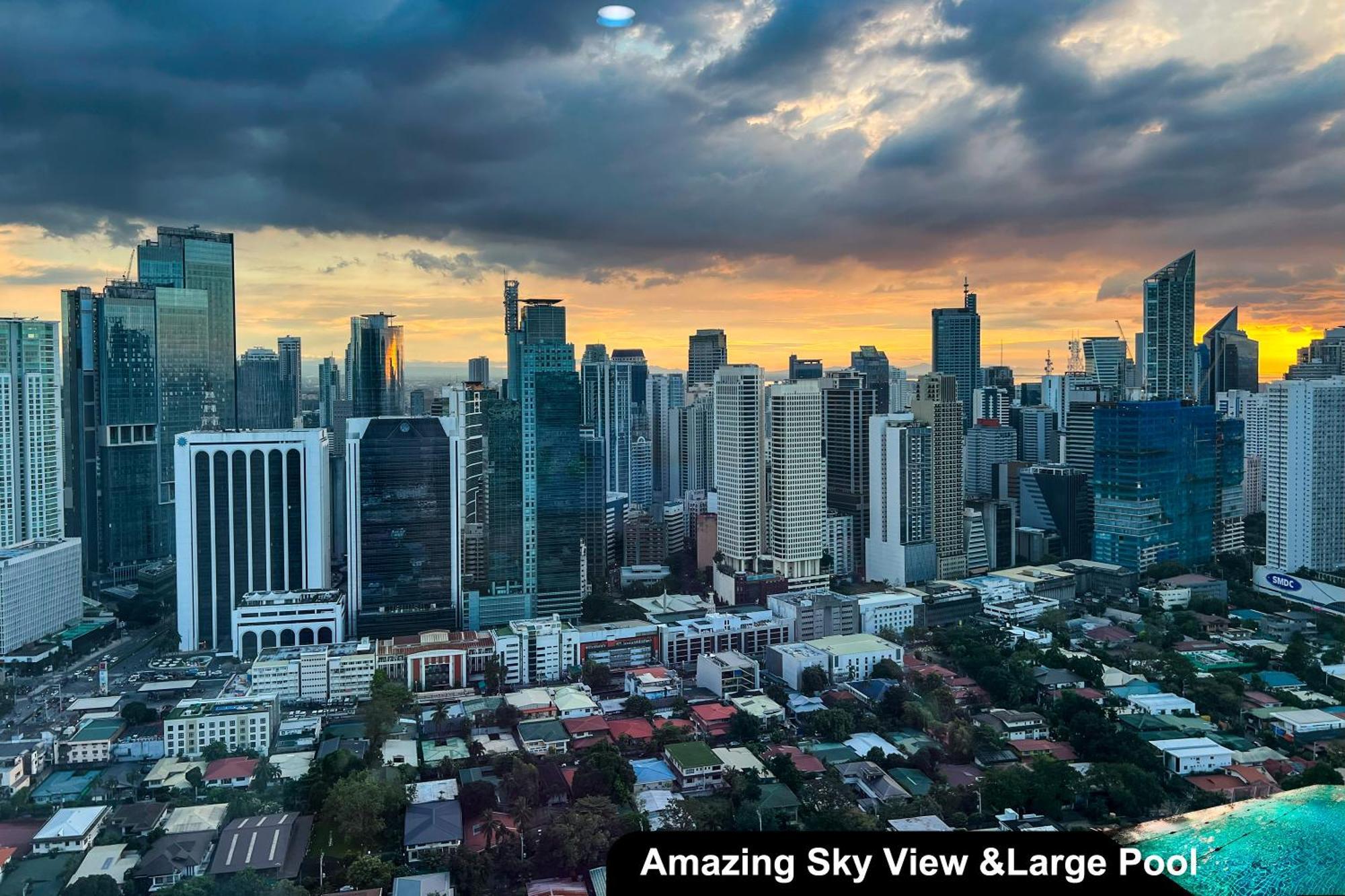 Century Spire Makati Aparthotel Makati City Exterior photo